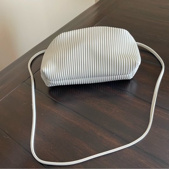 URBAN Expressions Crossbody Bag - Picture 5 of 9